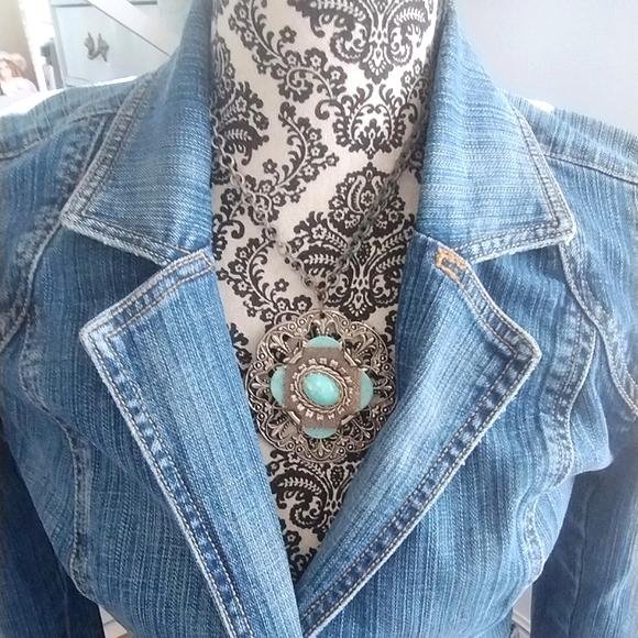 Turquoise Style Medallion Like Statement Necklace - Picture 7 of 14